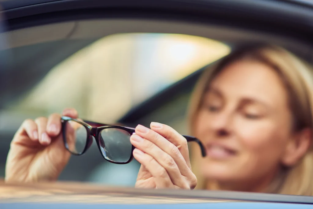 An optometrist explains: how much heat can eyeglass lenses tolerate?